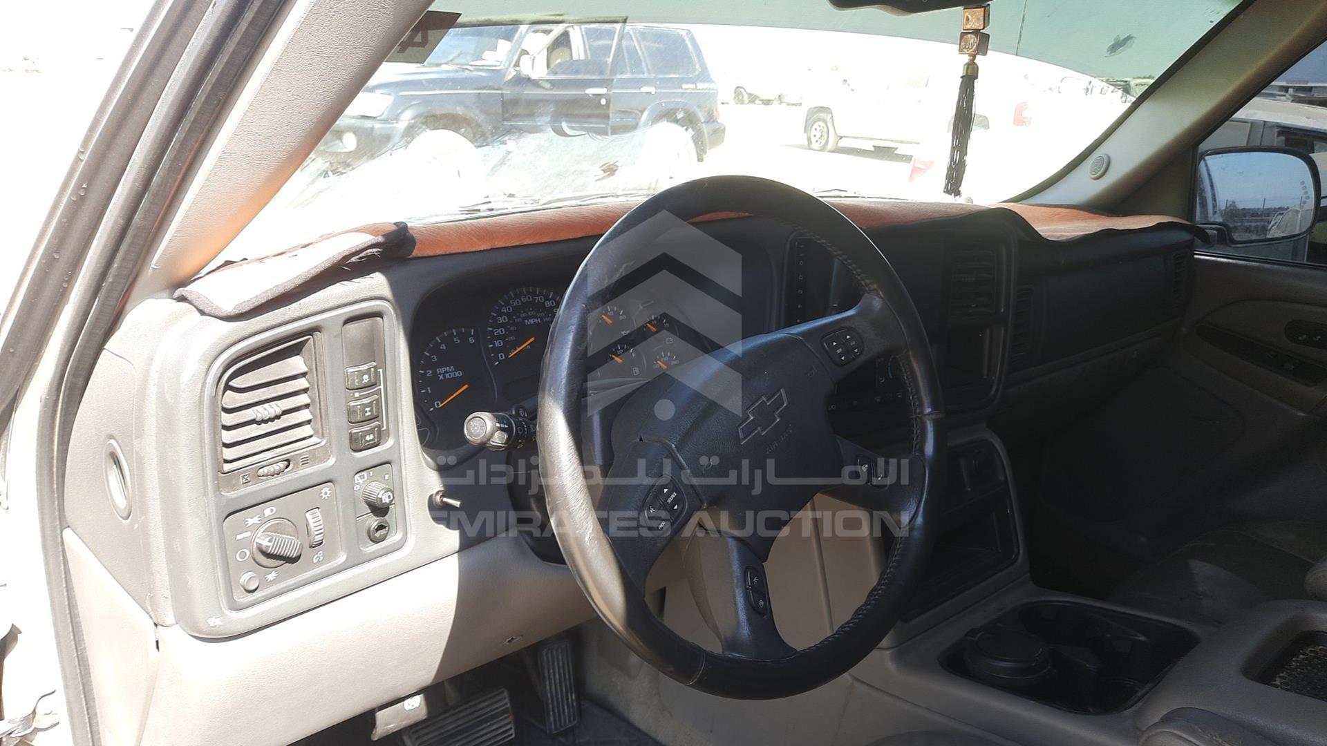 2004 CHEVROLET SUBURBAN VIN: 1GNFK16T44J145013