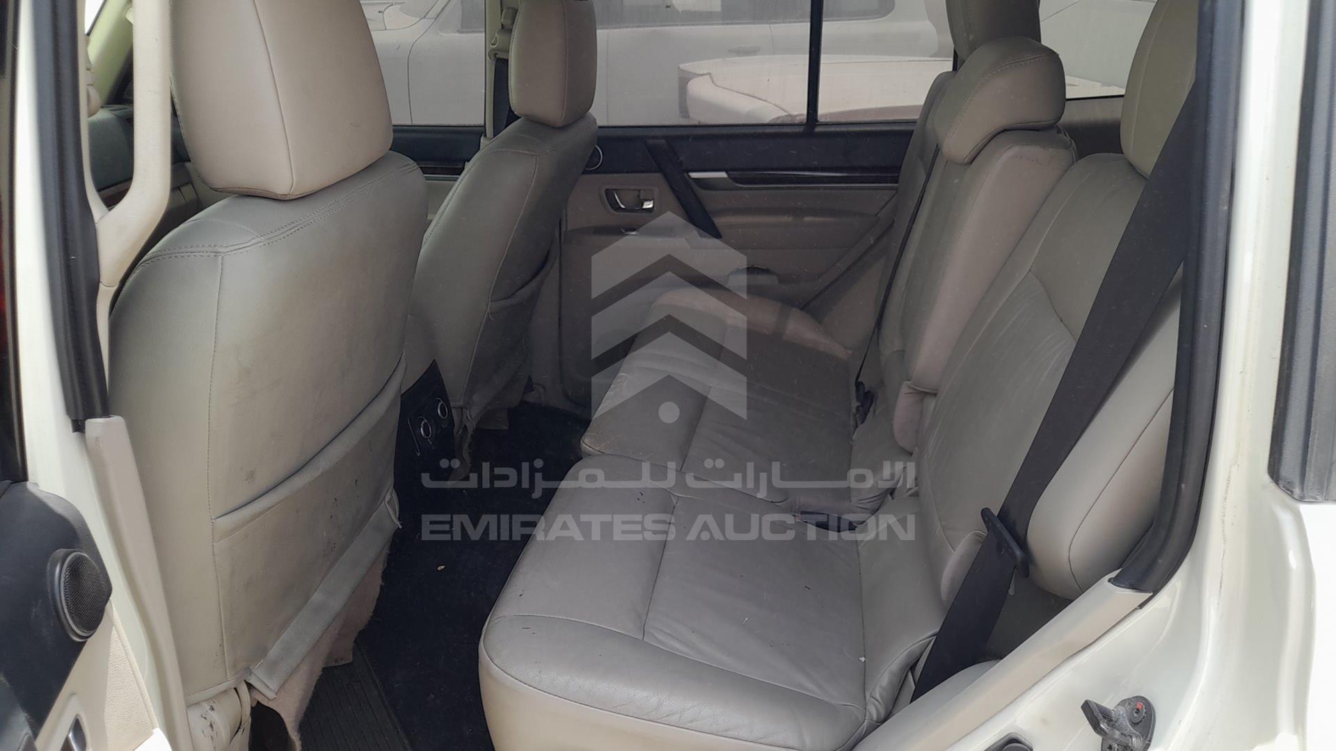 2010 MITSUBISHI PAJERO VIN: JMYLRV95WAJ711426