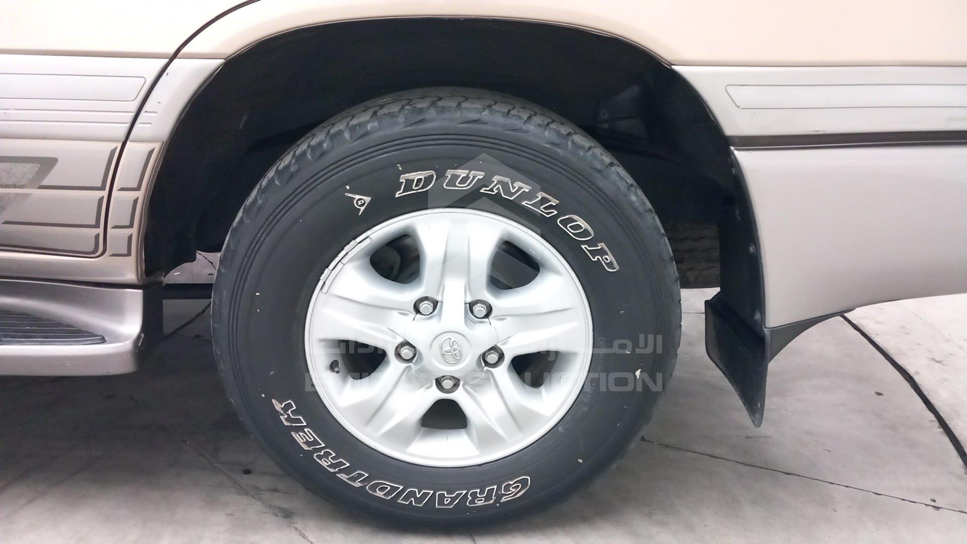 2006 TOYOTA LAND CRUISER VIN: JTEHT05J762085164