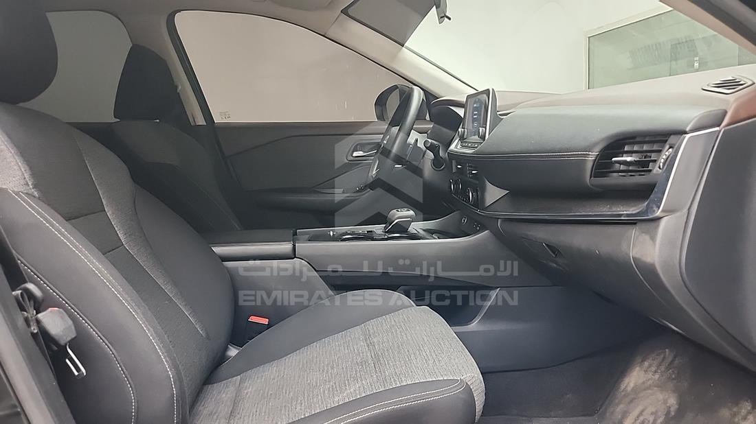 نيسان روج 2023 — زاوية الراكب الأمامي للمقعد — صورة 28