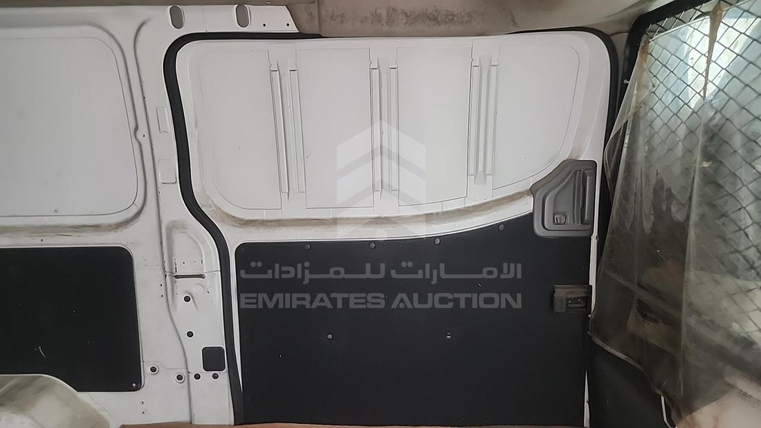 نيسان أورفان 2015 — الباب الخلفي الأيسر — صورة 13