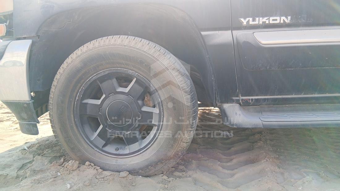 2005 GMC Yukon — Front Left Tyre — Photo 31