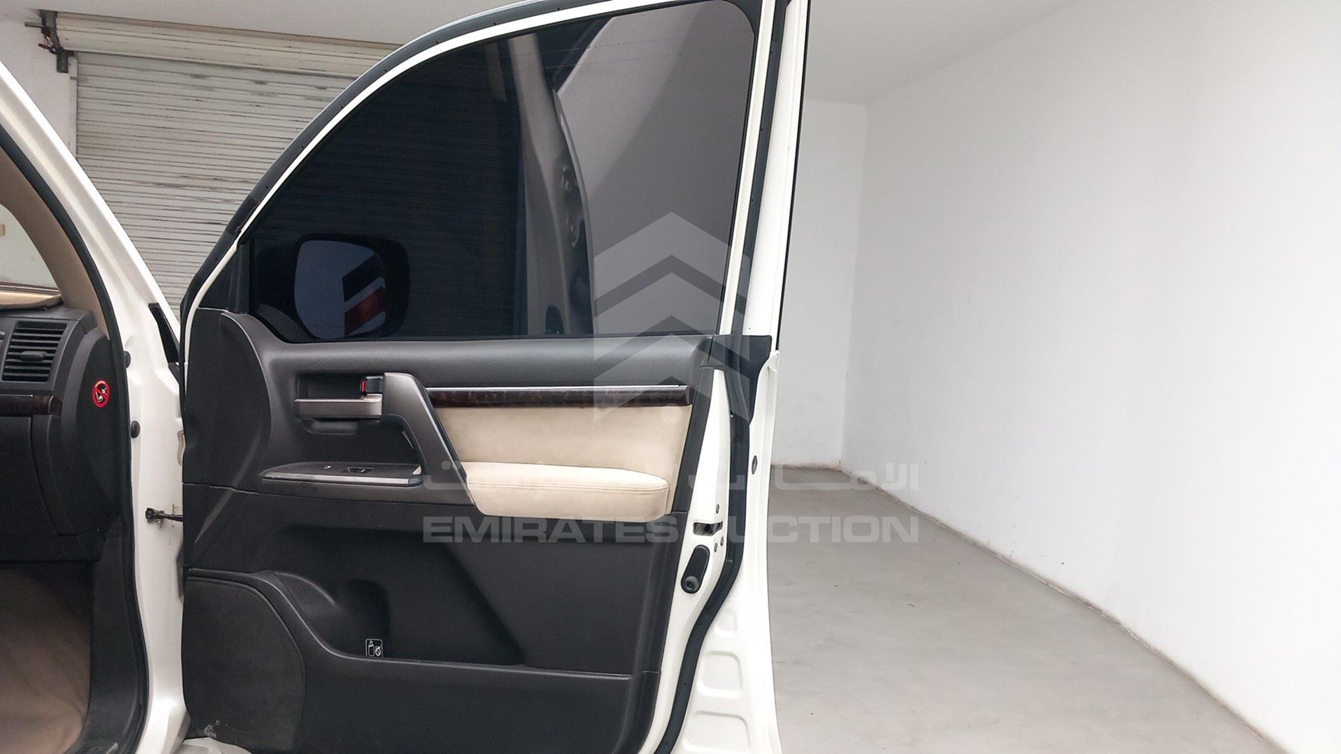 2010 TOYOTA LAND CRUISER VIN: JTMHT05JXA4032928