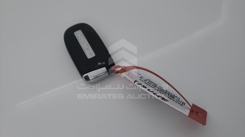 1C4SDJDTXFC864276 Auction: EmiratesAuction Lot: 405557 1C4SDJDTXFC864276 Dodge Durango 2015 WHITE Photo 4