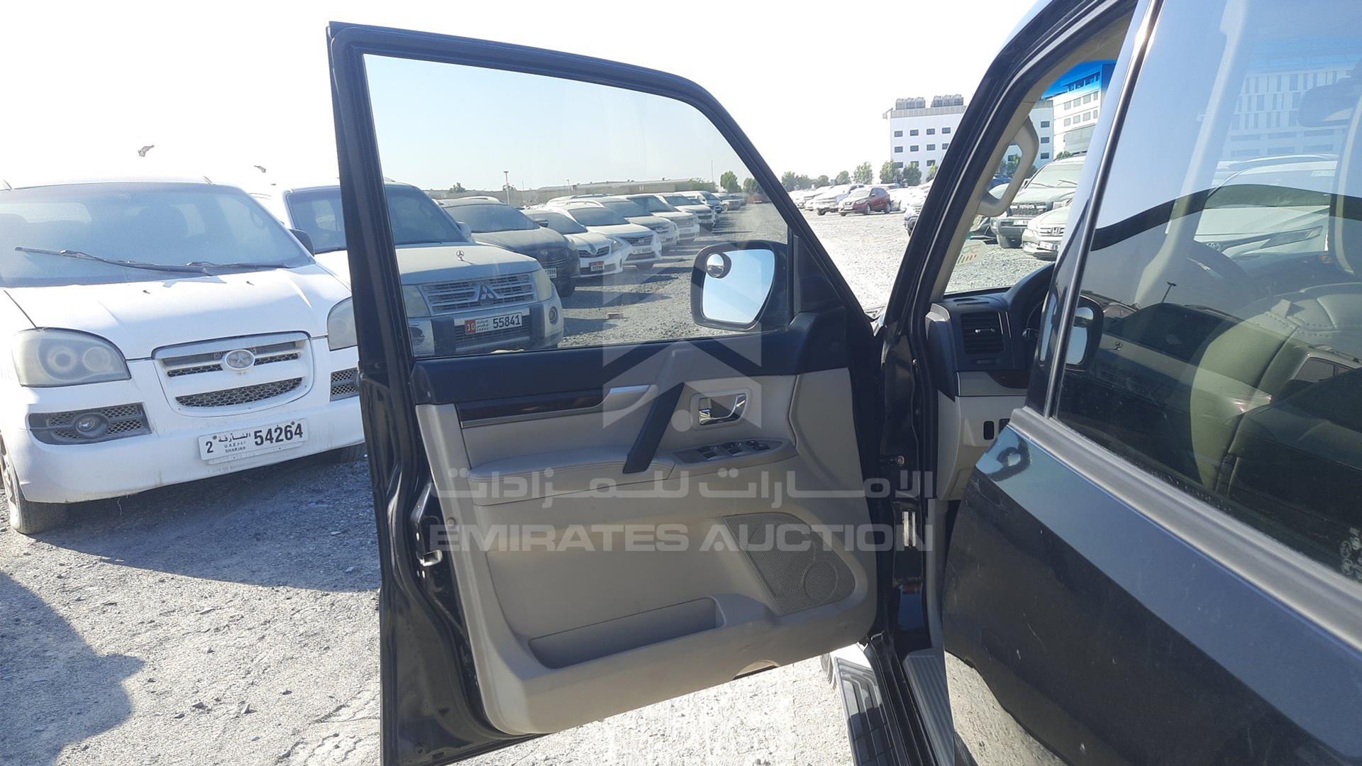 2011 MITSUBISHI PAJERO VIN: JMYLRV95WBJ707286