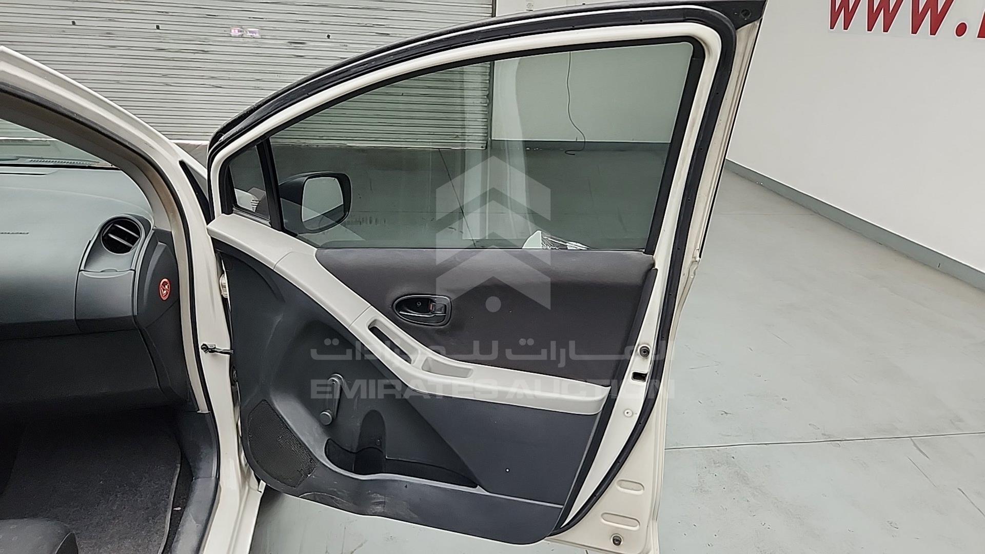 2008 TOYOTA YARIS VIN: JTDKW923185102750