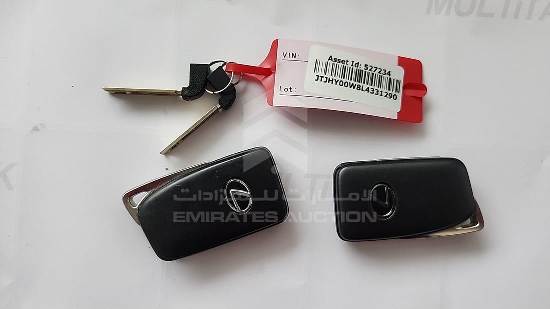 2020 Lexus LX 570 — Keys — Photo 6
