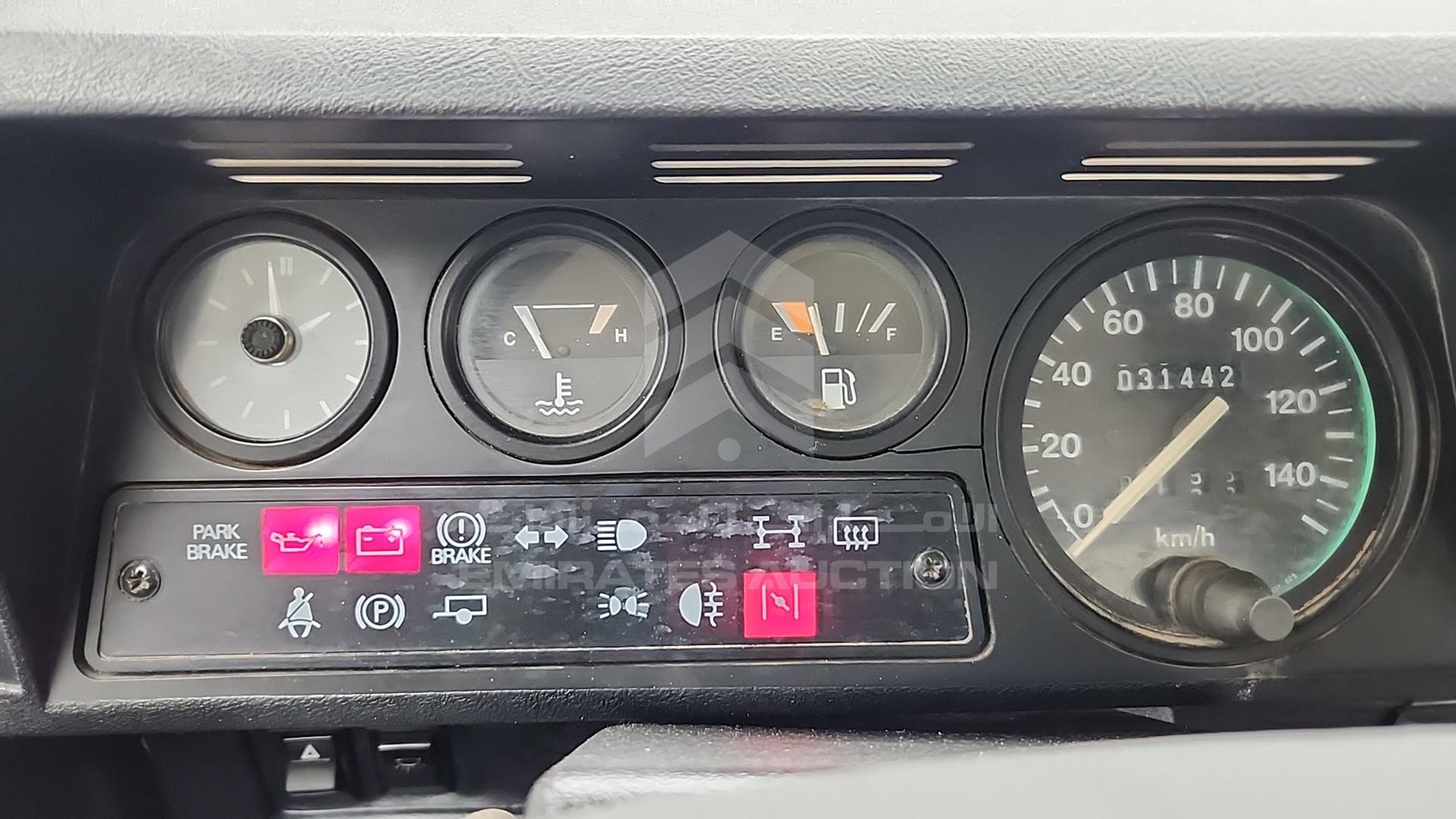 1994 LAND ROVER DEFENDER VIN: SALLDHAV8MA947261