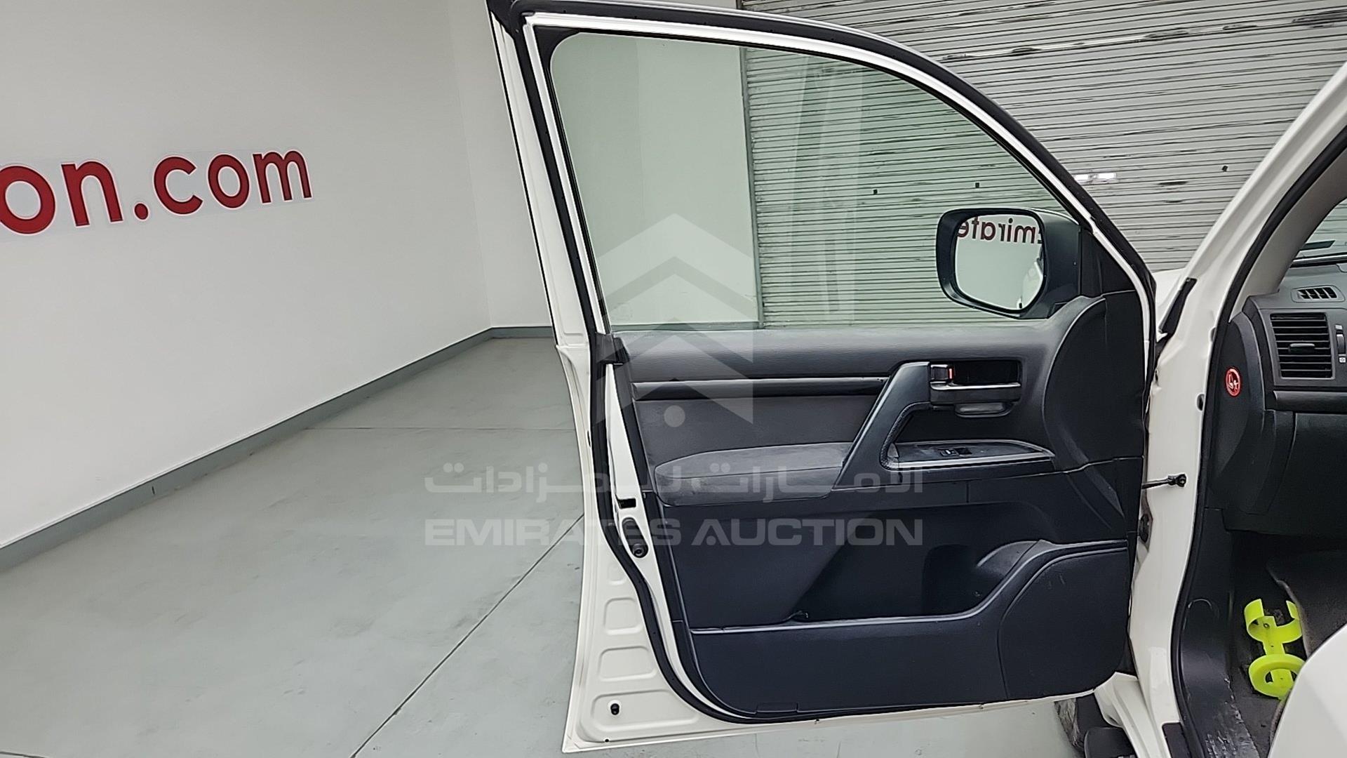 2014 TOYOTA LC 200 VIN: JTMHV09J404134910
