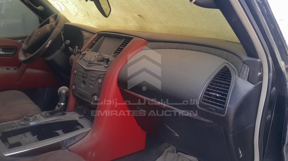 نيسان باترول 2011 — زاوية واجهة الراكب الأمامي الأيمن — صورة 23