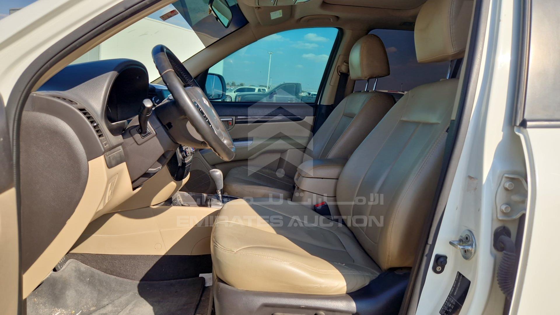 2011 HYUNDAI SANTA FE VIN: KMHSH81G6BU721605