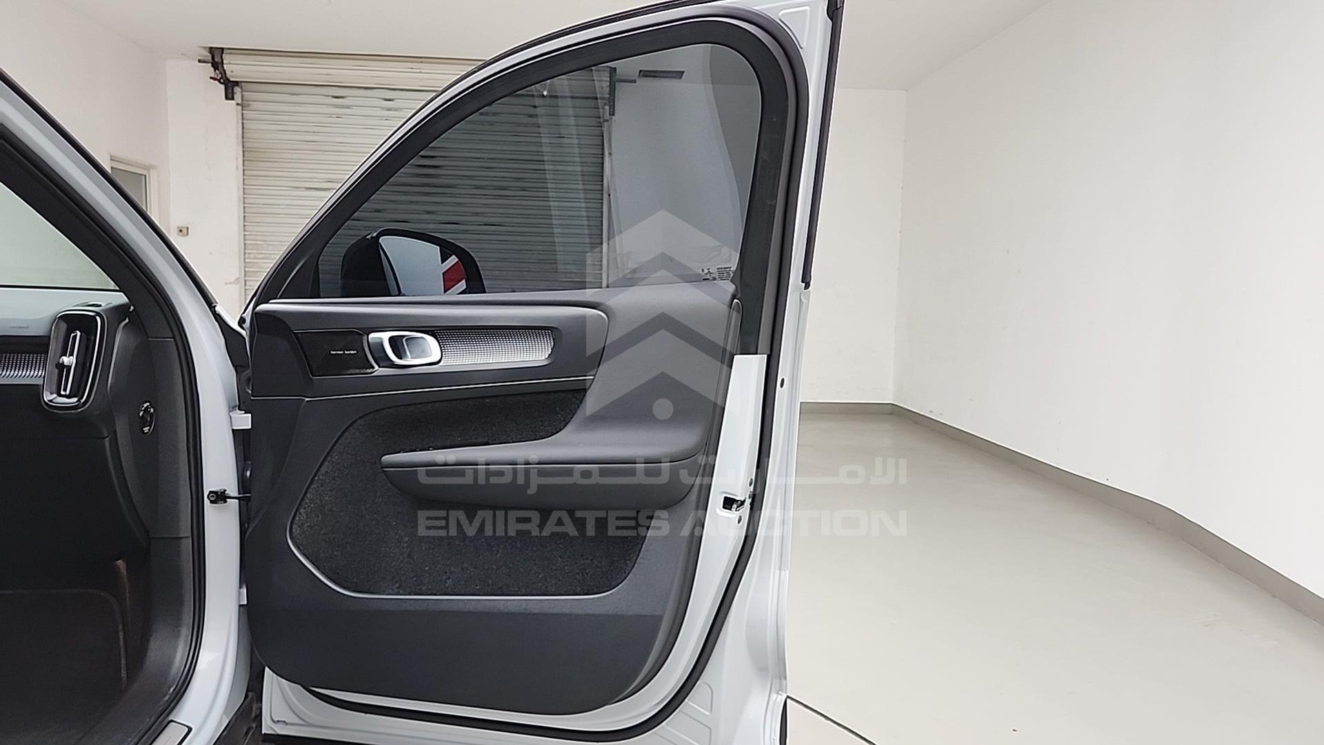 2022 VOLVO XC 40 VIN: YV1AKAXZ7N2696824