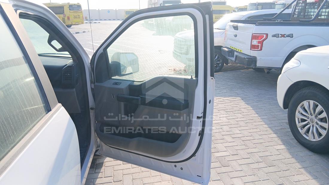 فورد اف 150 2020 — الباب الأمامي الأيمن — صورة 28