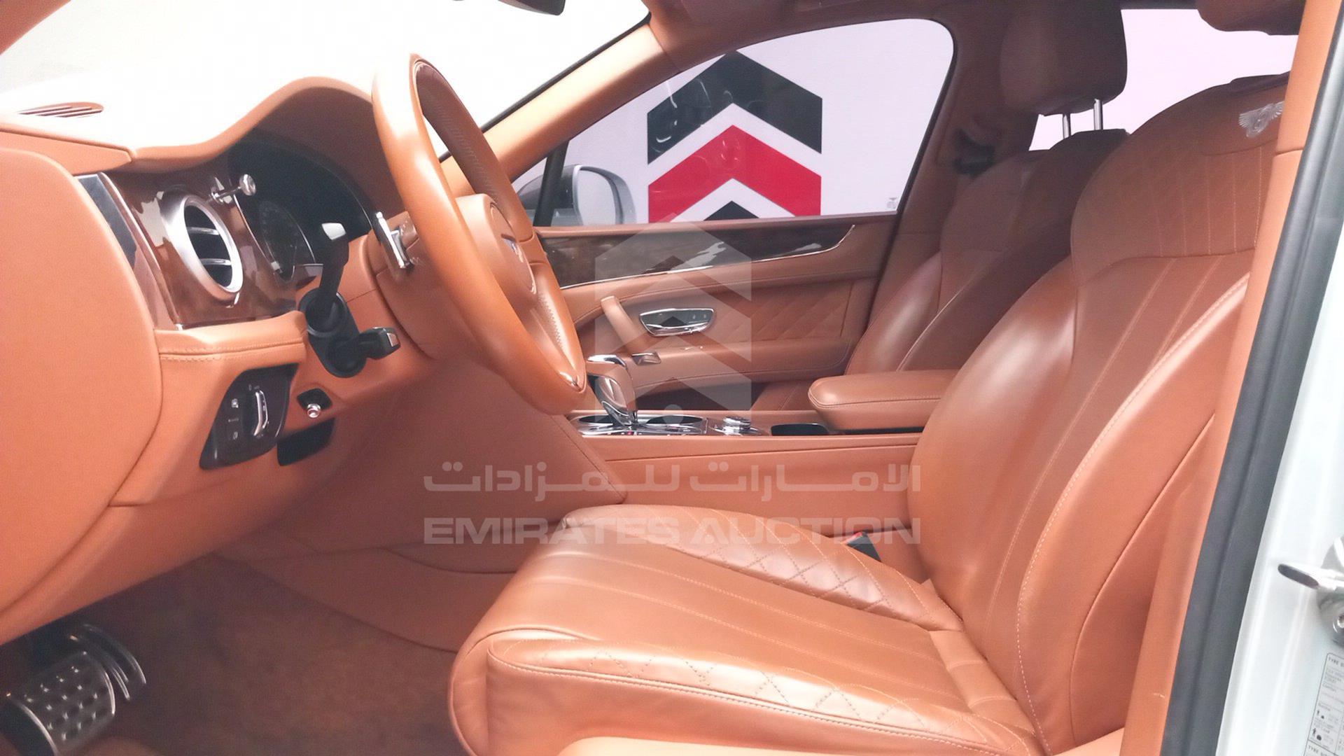 2017 BENTLEY BENTAYGA VIN: SJAAB1ZV5HC016676