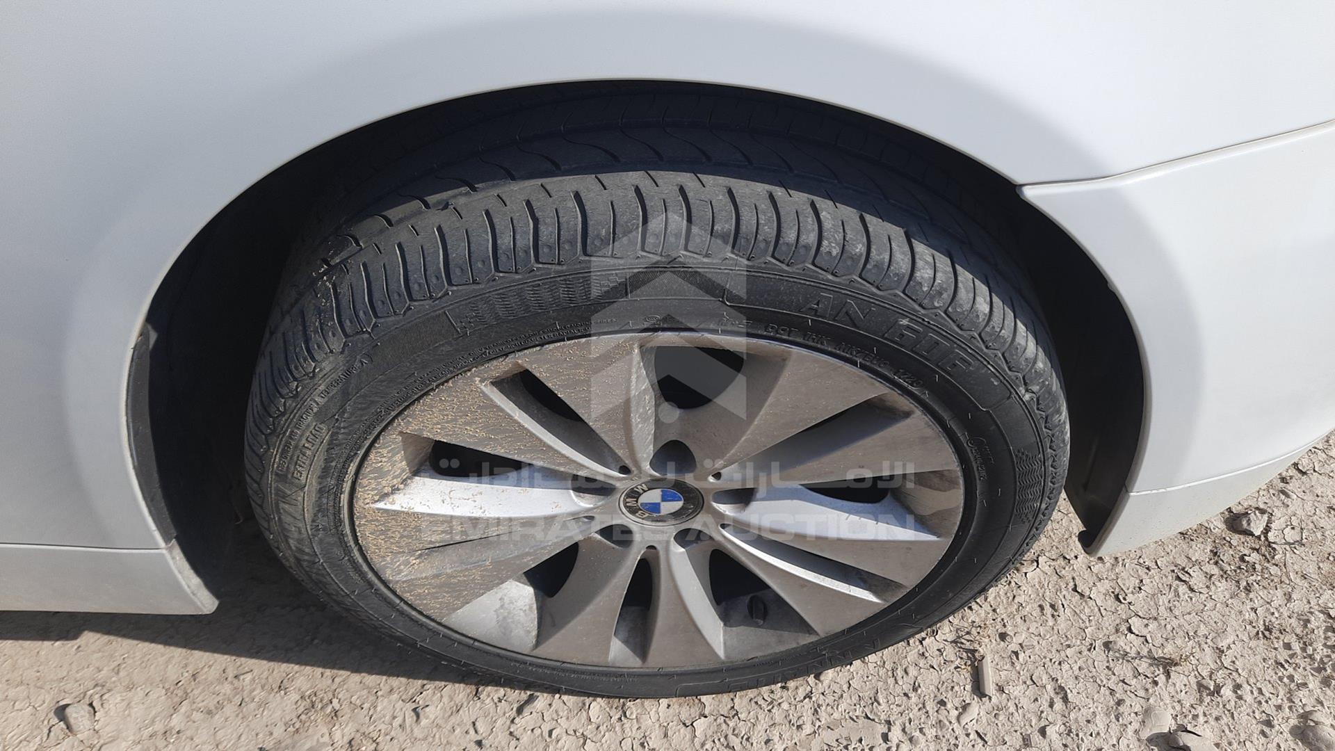 0 BMW 530I VIN: WBANA710X0B607034