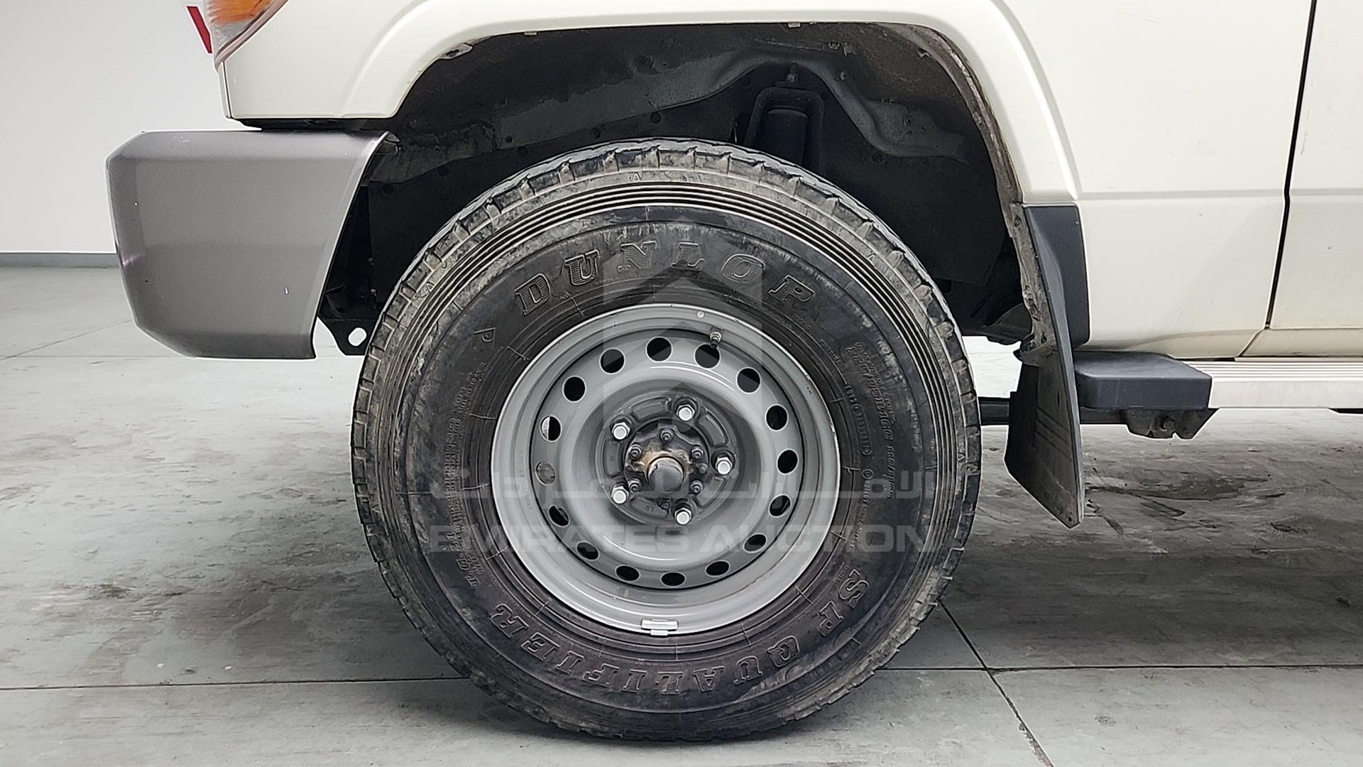 2017 TOYOTA LC 76 VIN: JTEEU73J9H4200785