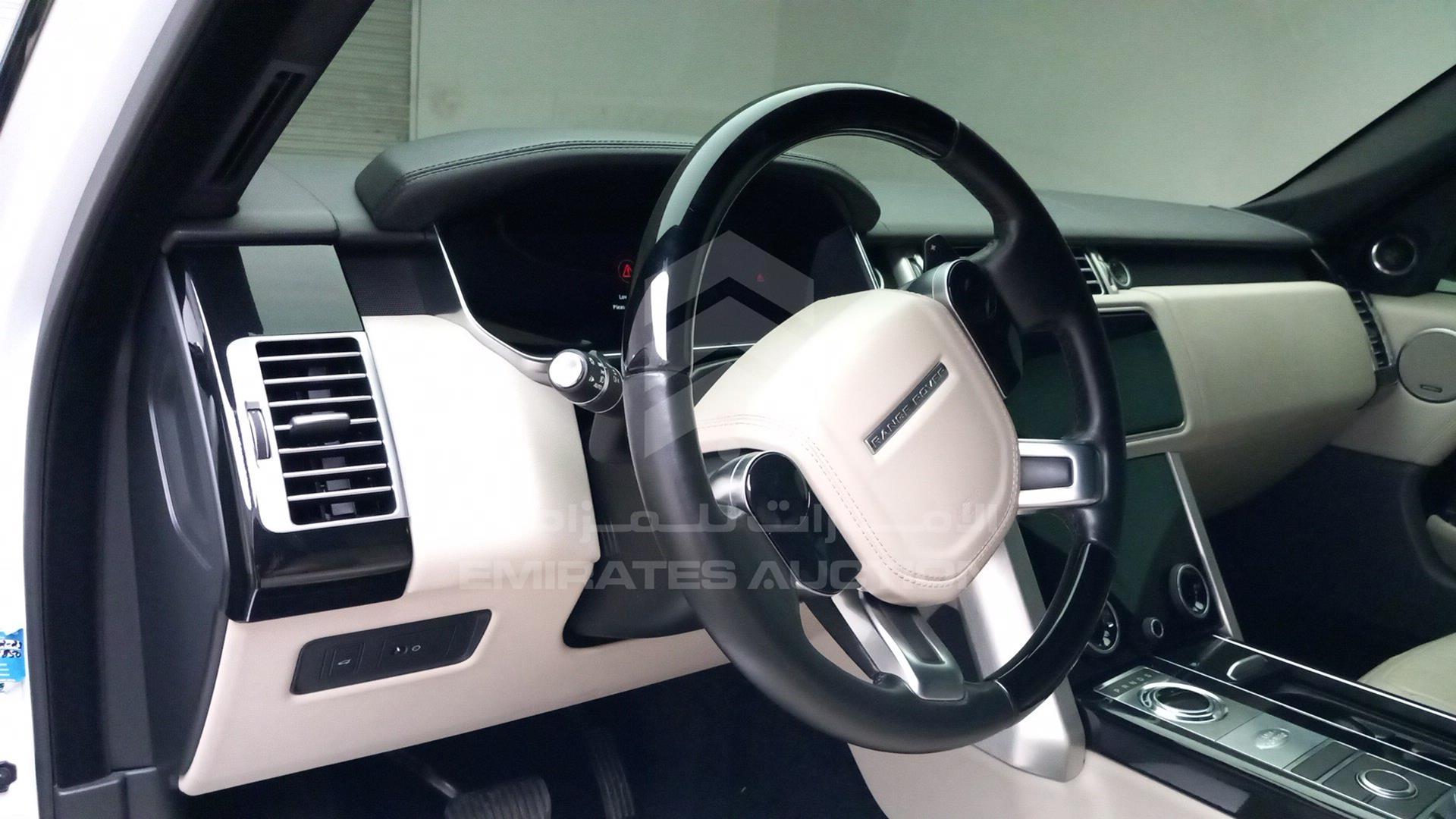2018 RANGE ROVER HSE VIN: SALGA2BV0JA389243