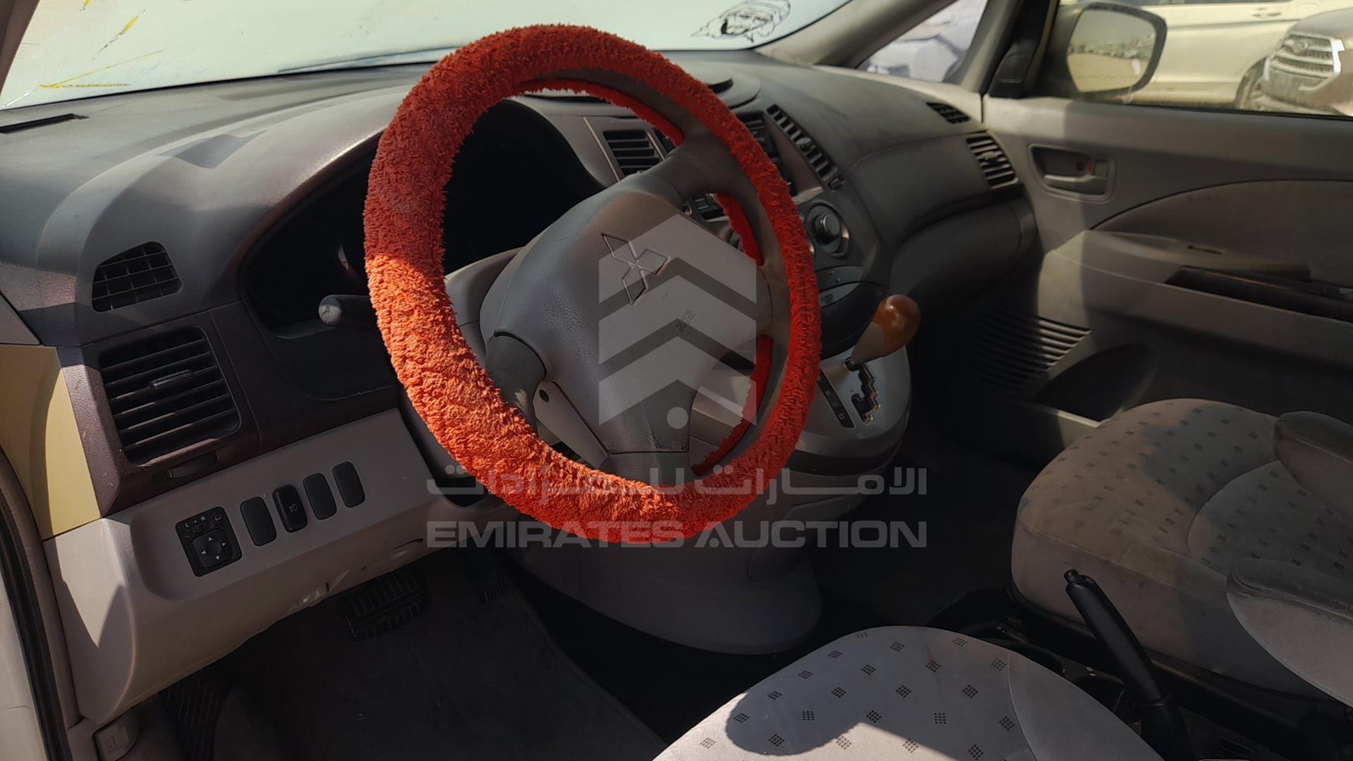2005 MITSUBISHI GRANDIS VIN: JMYLRNA4W5Z703521