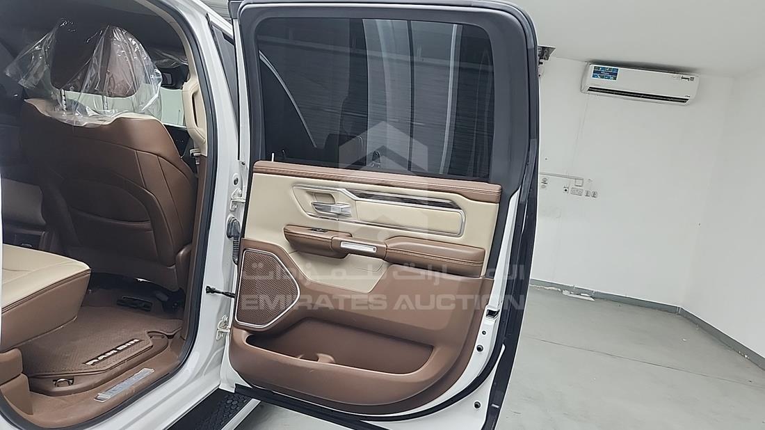 دودج رام 2020 — الباب الخلفي الأيمن — صورة 26