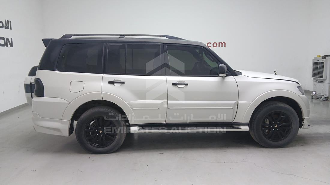 2020 Mitsubishi Pajero — Front Right Angle — Photo 13