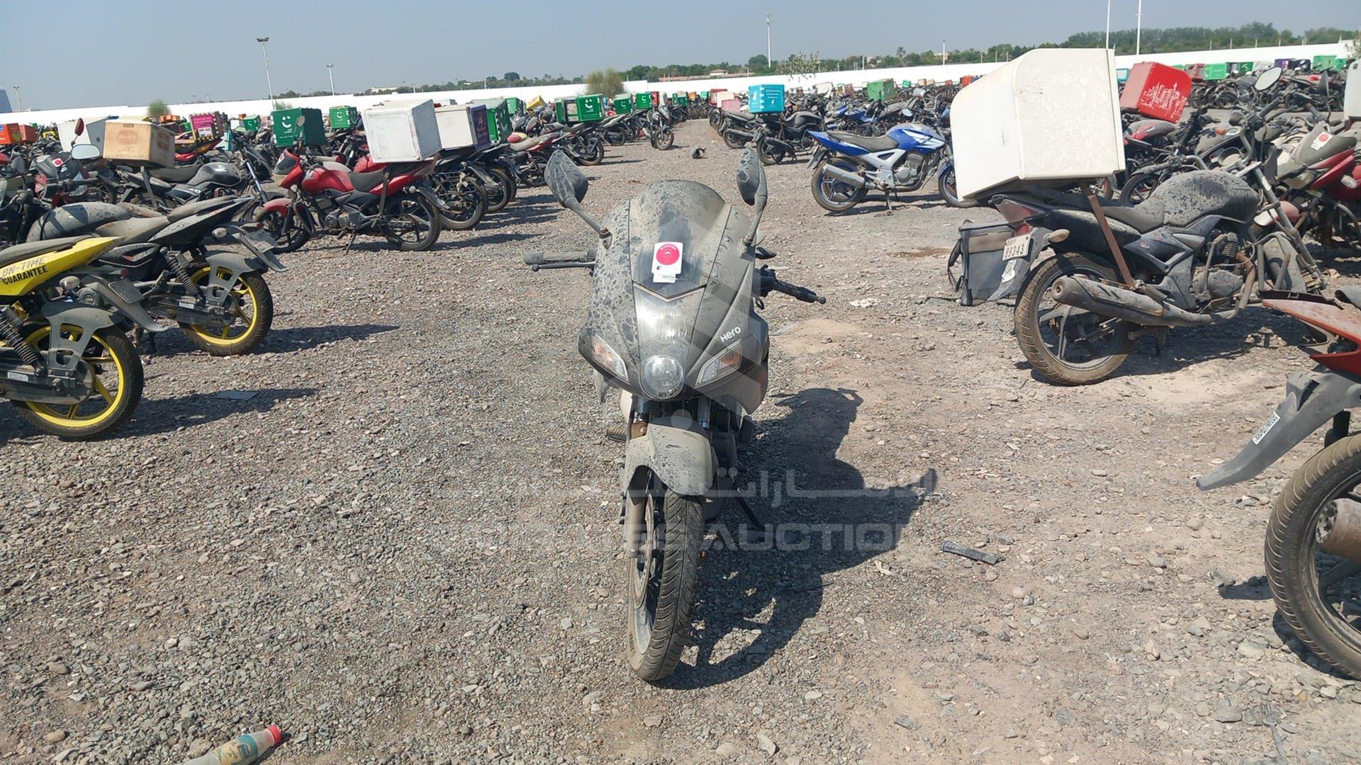 2017 HERO KARIZMA VIN: MBLMCS409HGY00006