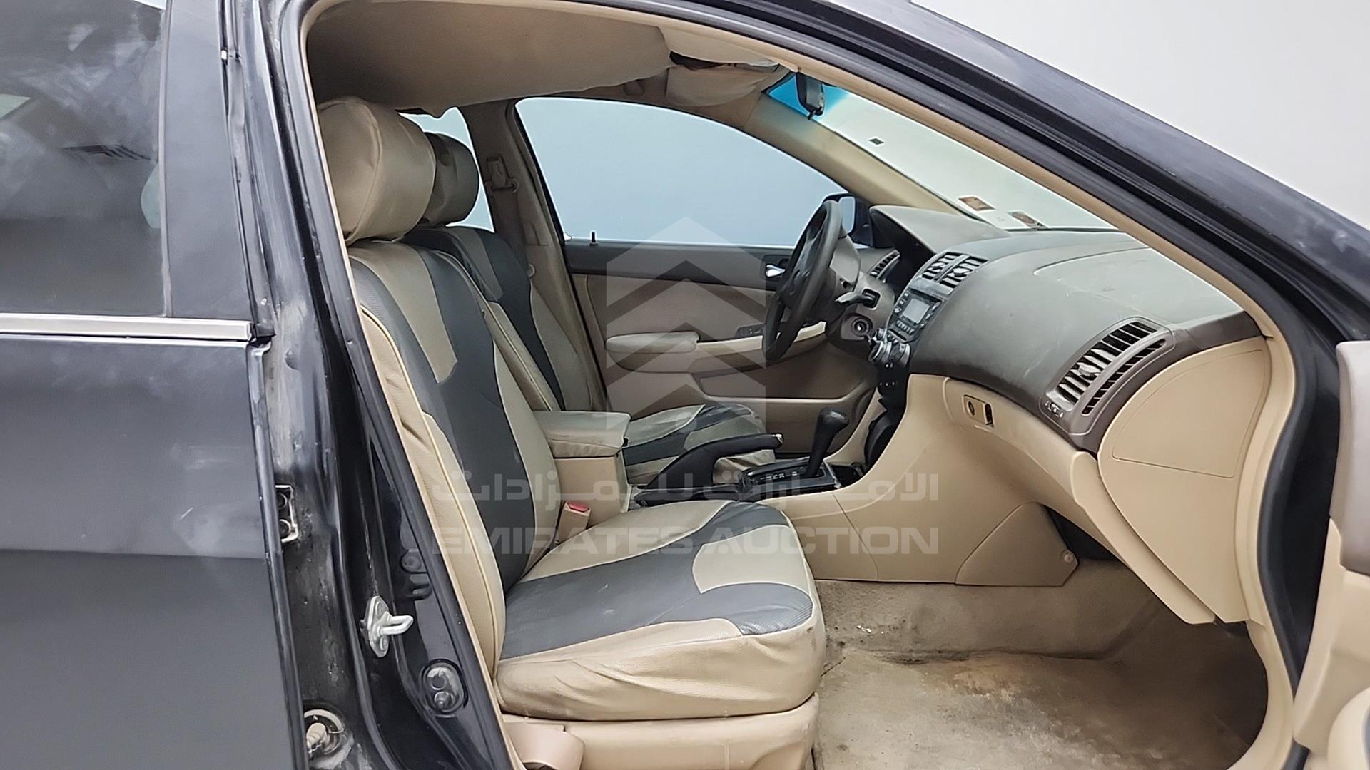 2005 HONDA ACCORD VIN: JHMCM56575C405942