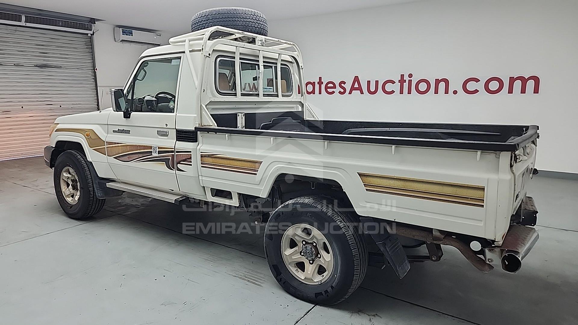 2012 TOYOTA LAND CRUISER VIN: JTFLU73J3C4522897