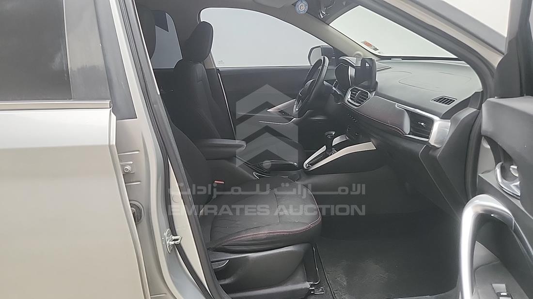 شيفروليه جروف 2023 — زاوية الراكب الأمامي للمقعد — صورة 18