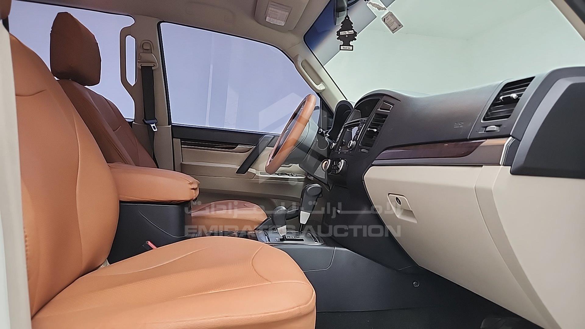 2011 MITSUBISHI PAJERO VIN: JMYLRV95WBJ705799