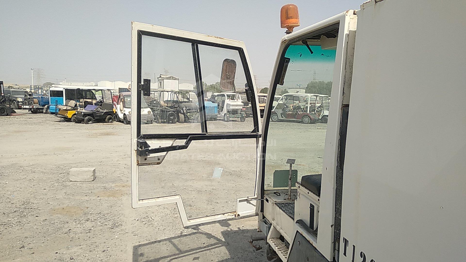 2000 ROAD CLEANING MACHINE --- VIN: 37592003961