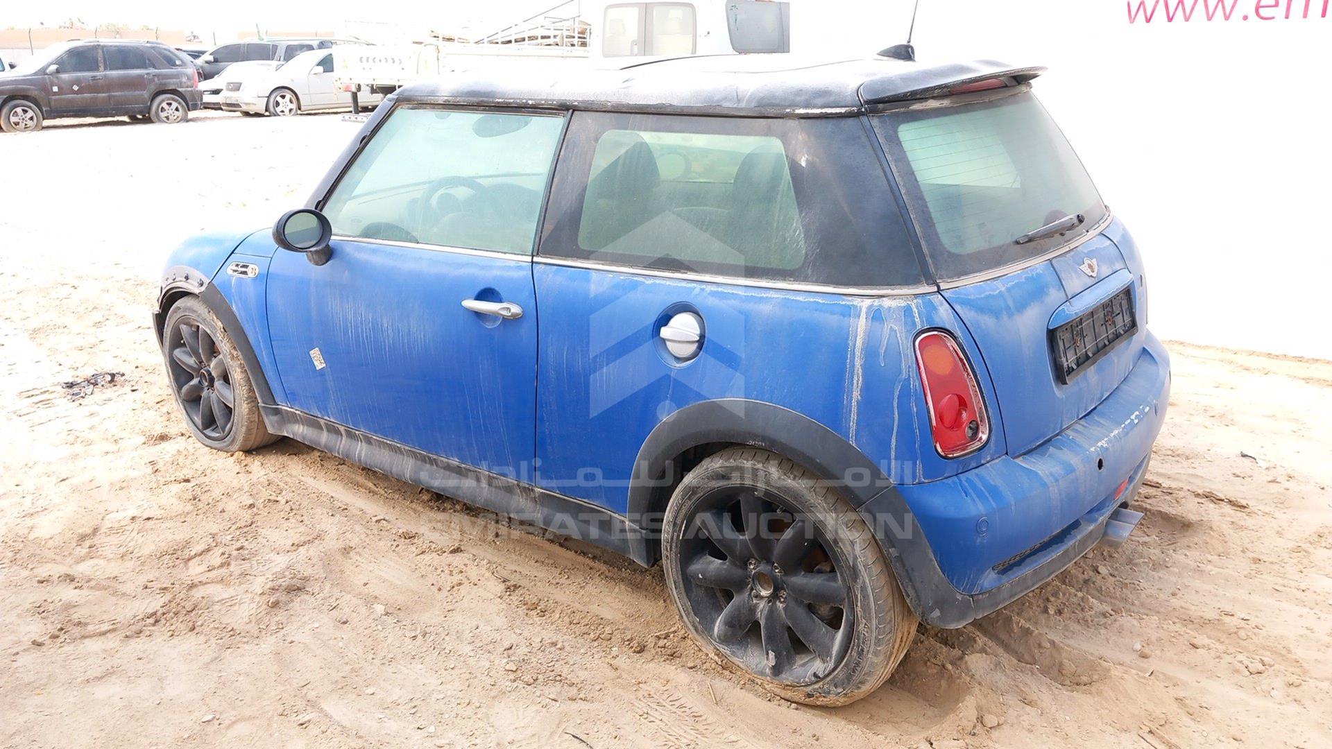 2005 MINI COOPER VIN: WMWRE31045TD32098