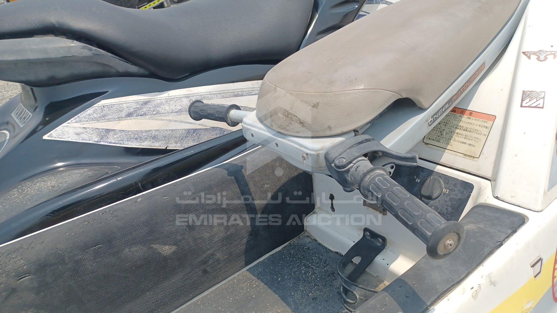 0 JET SKI + TROLLEY YAMAHA VIN: YAMA25711102