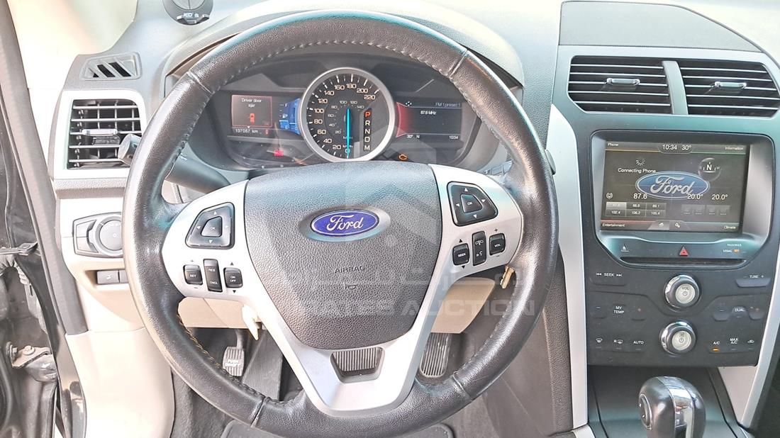 2015 Ford Explorer — Steering & Mounted Controls — Photo 13