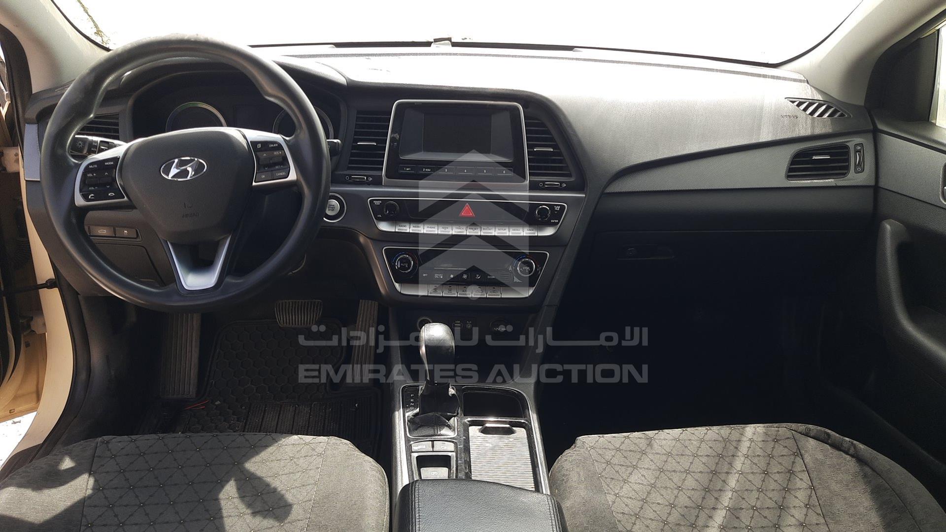 2019 HYUNDAI SONATA VIN: KMHE24136KA093020
