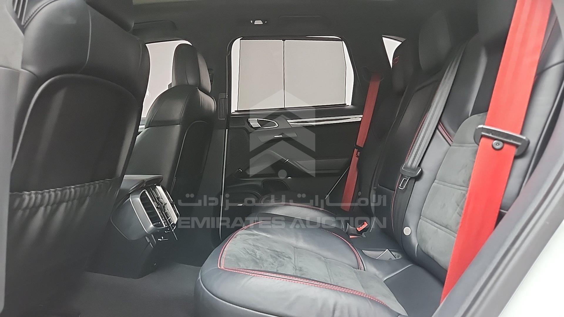 2014 PORSCHE CAYENNE GTS VIN: WP1ZZZ92ZELA73608