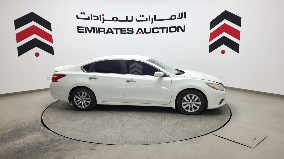 2016 Nissan Altima — Right Full View — Photo 38