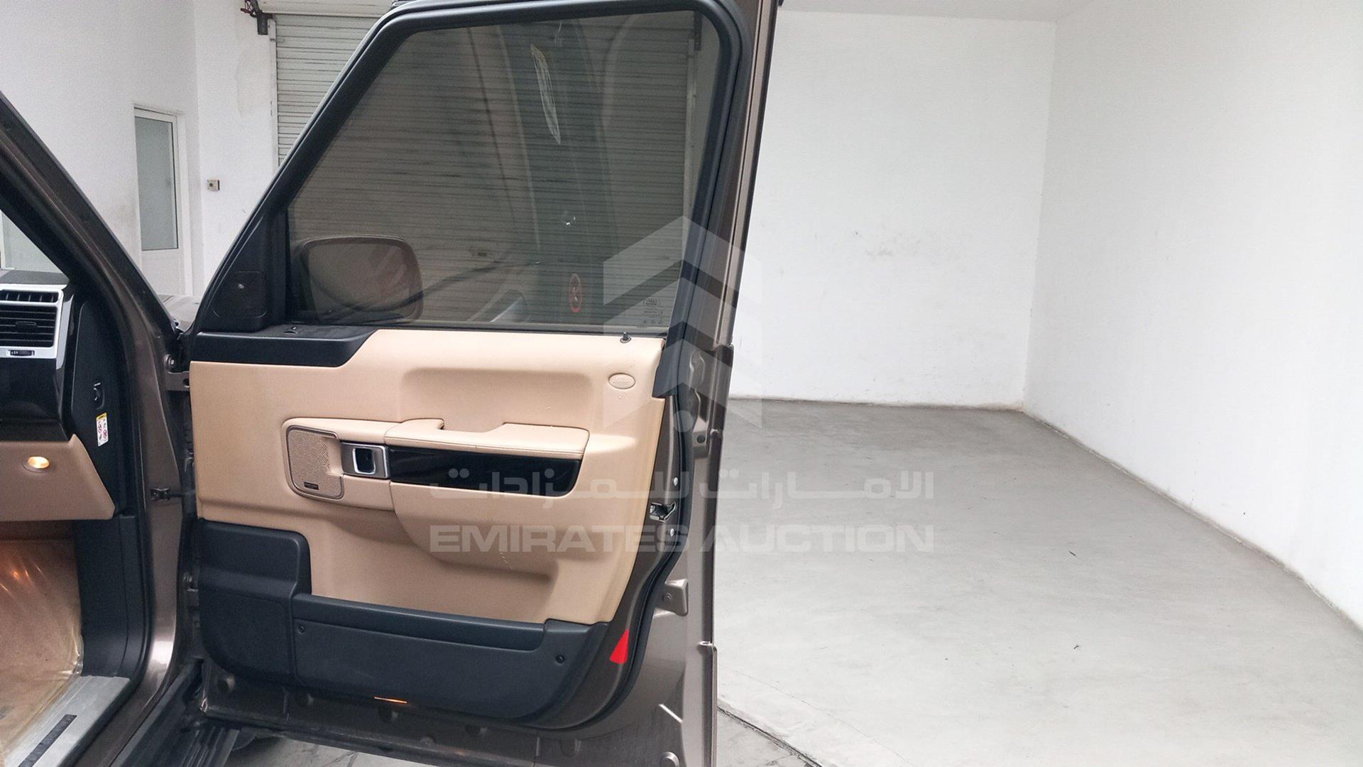 2011 RANGE ROVER VOGUE VIN: SALLMAME4BA335131