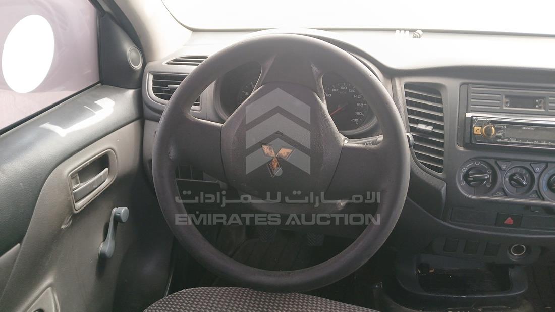 2016 Mitsubishi L 200 — Steering & Mounted Controls — Photo 13