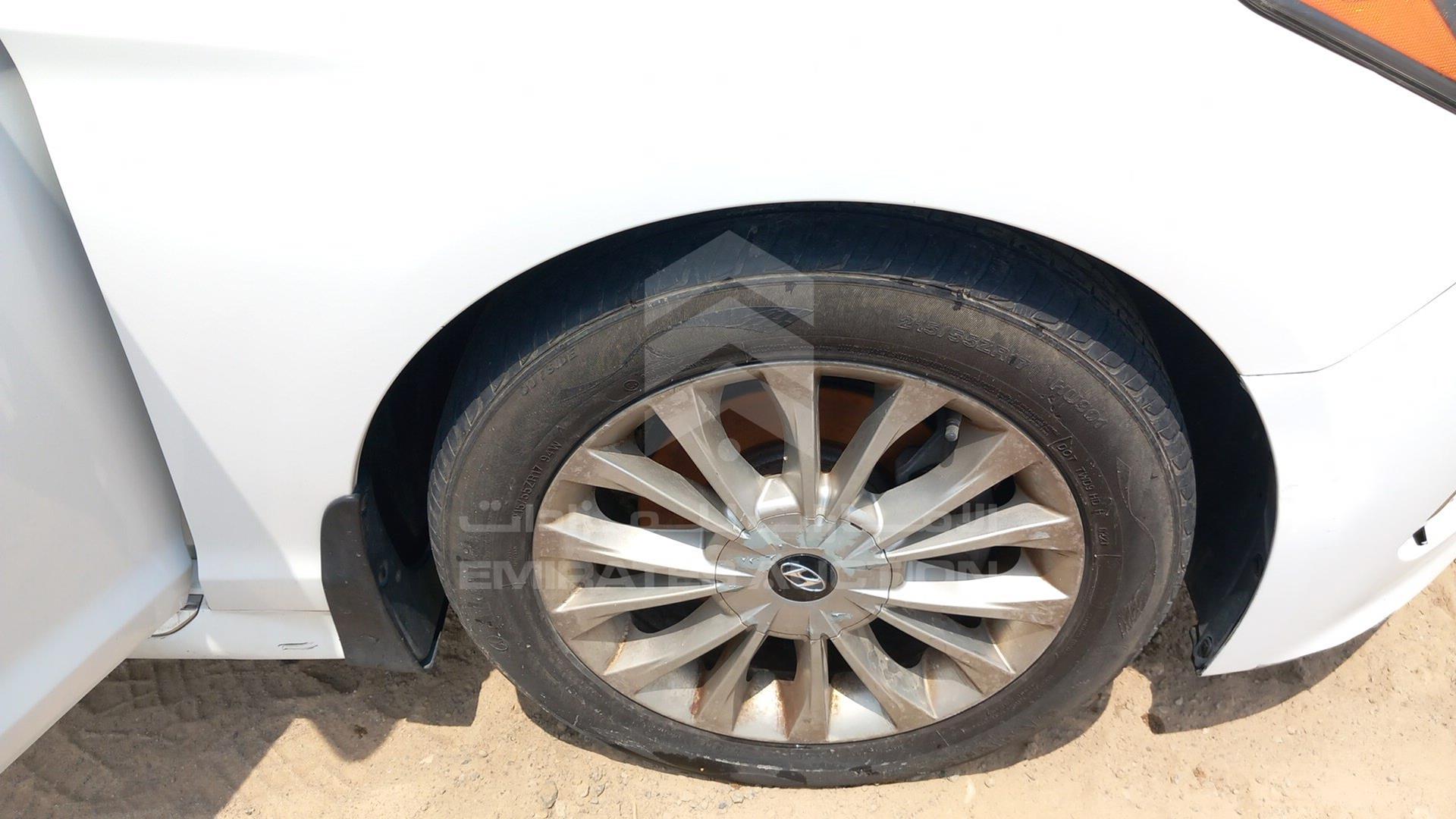 2015 HYUNDAI SONATA VIN: 5NPE34AF8FH208386
