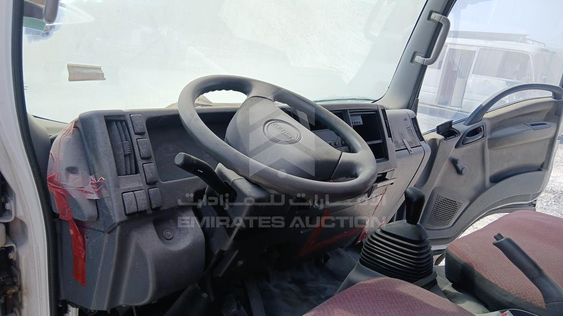 اسوزو ان ام ار 2014 — زاوية واجهة السائق الأمامية اليسرى — صورة 11