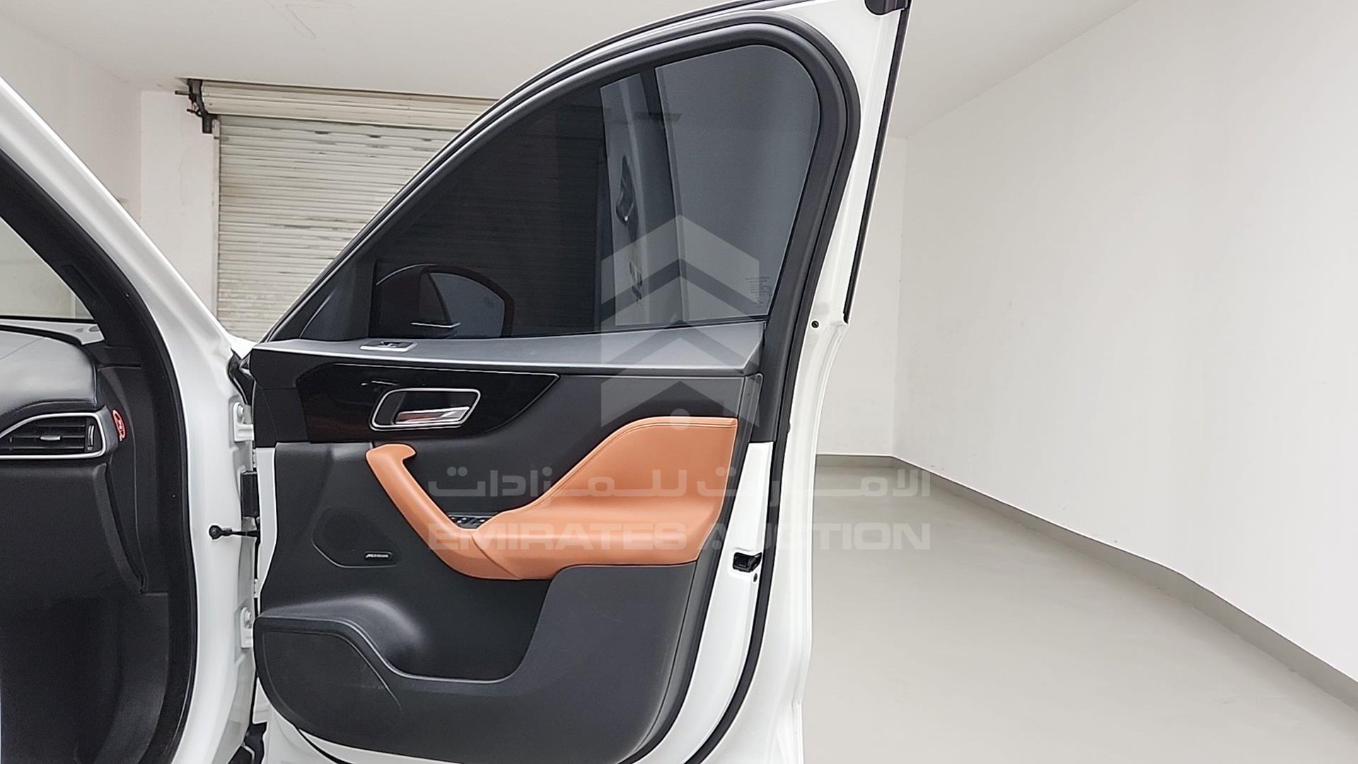 2017 JAGUAR F-PACE VIN: SADCA2BV7HA077179