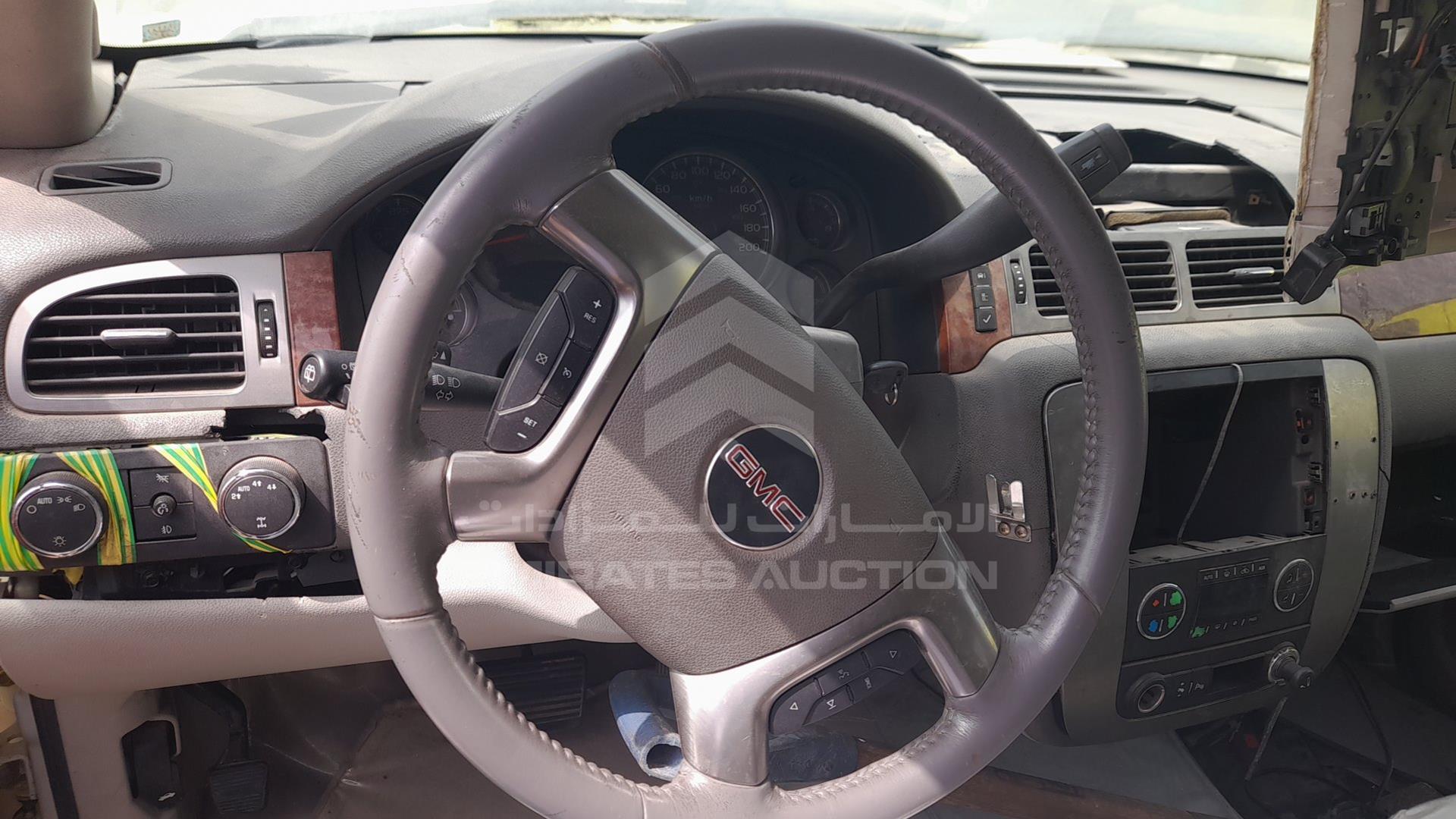 2007 GMC YUKON VIN: 1GKGK26K67R352412