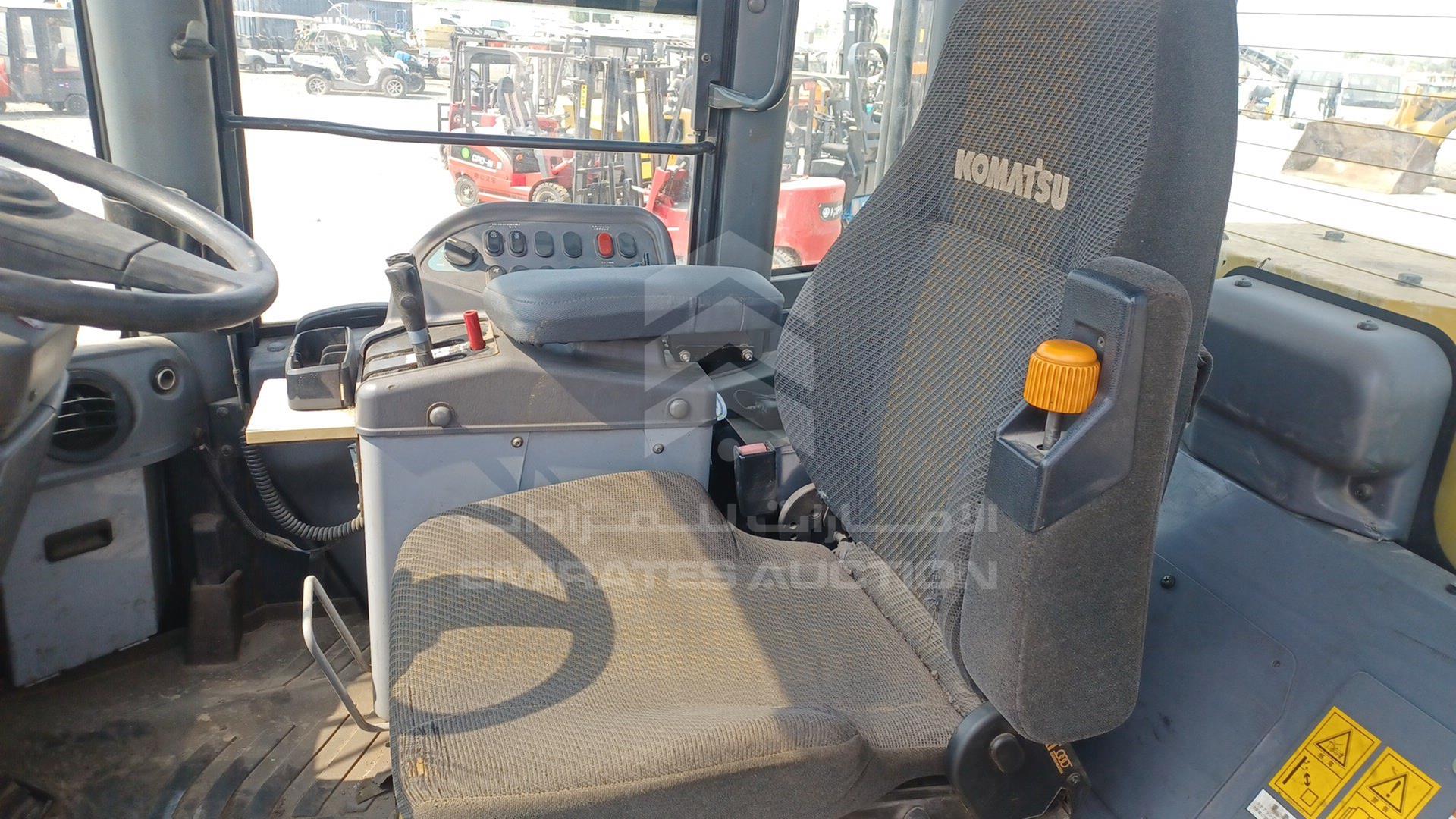 2014 KOMATSU WA380-6 VIN: WA09566021