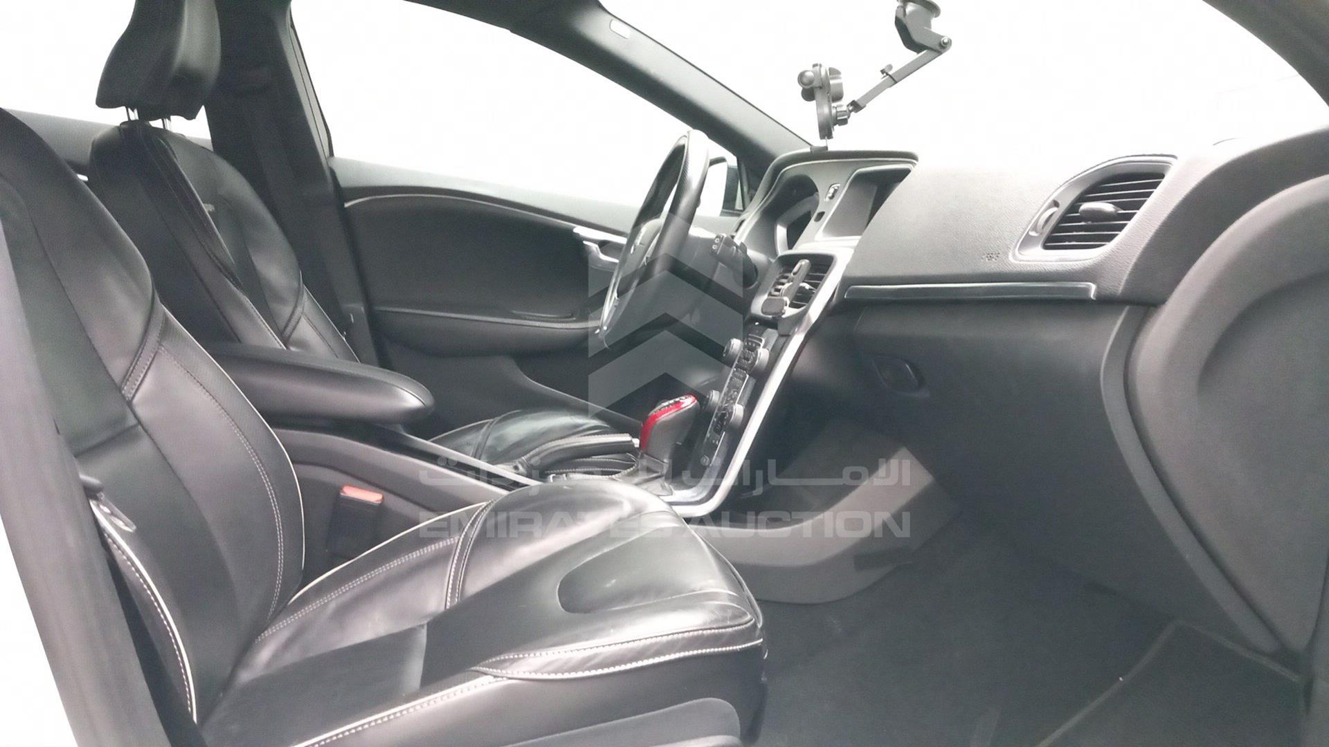 2014 VOLVO V40 VIN: YV1635MV8E2123328