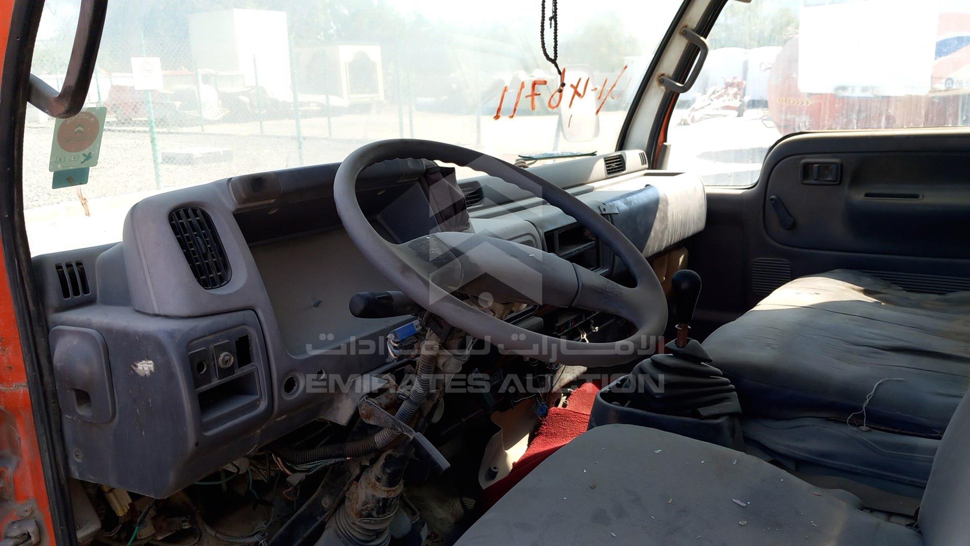 2004 NISSAN UD VIN: NU41H5502076