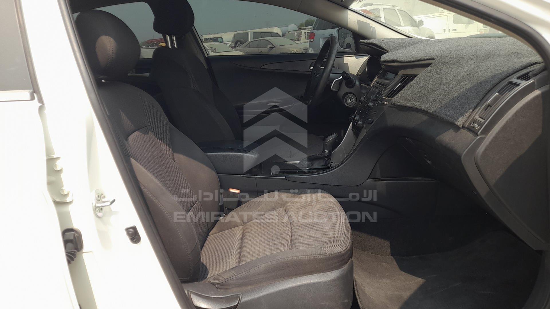 2014 HYUNDAI SONATA VIN: KMHEB41C7EA624987