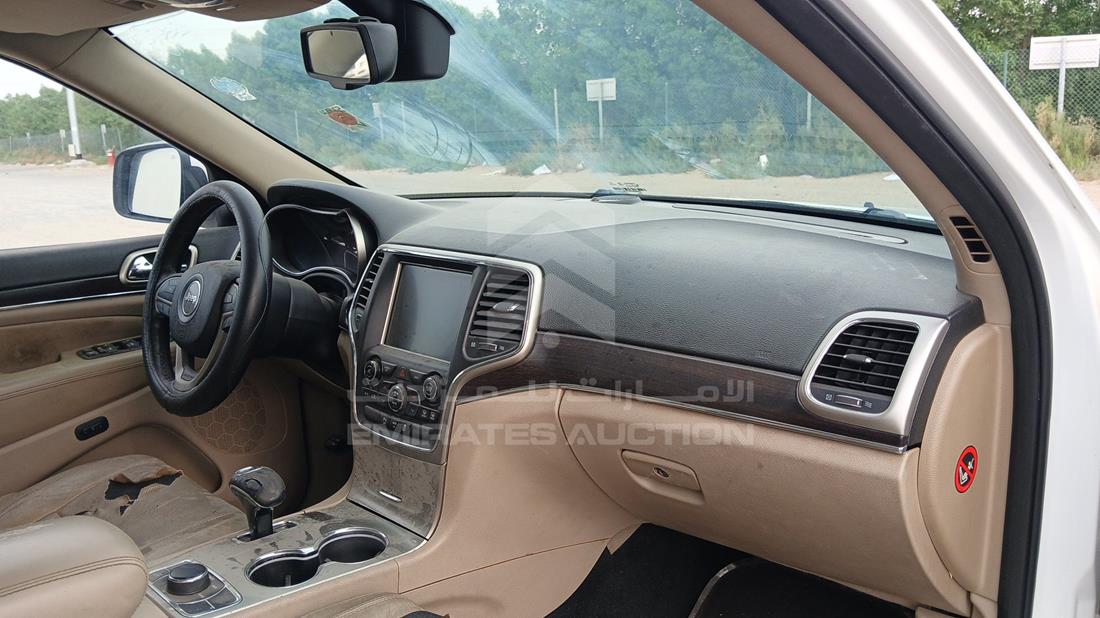 2014 Jeep Grand Cherokee — Front Right Passenger Dashboard View — Photo 28