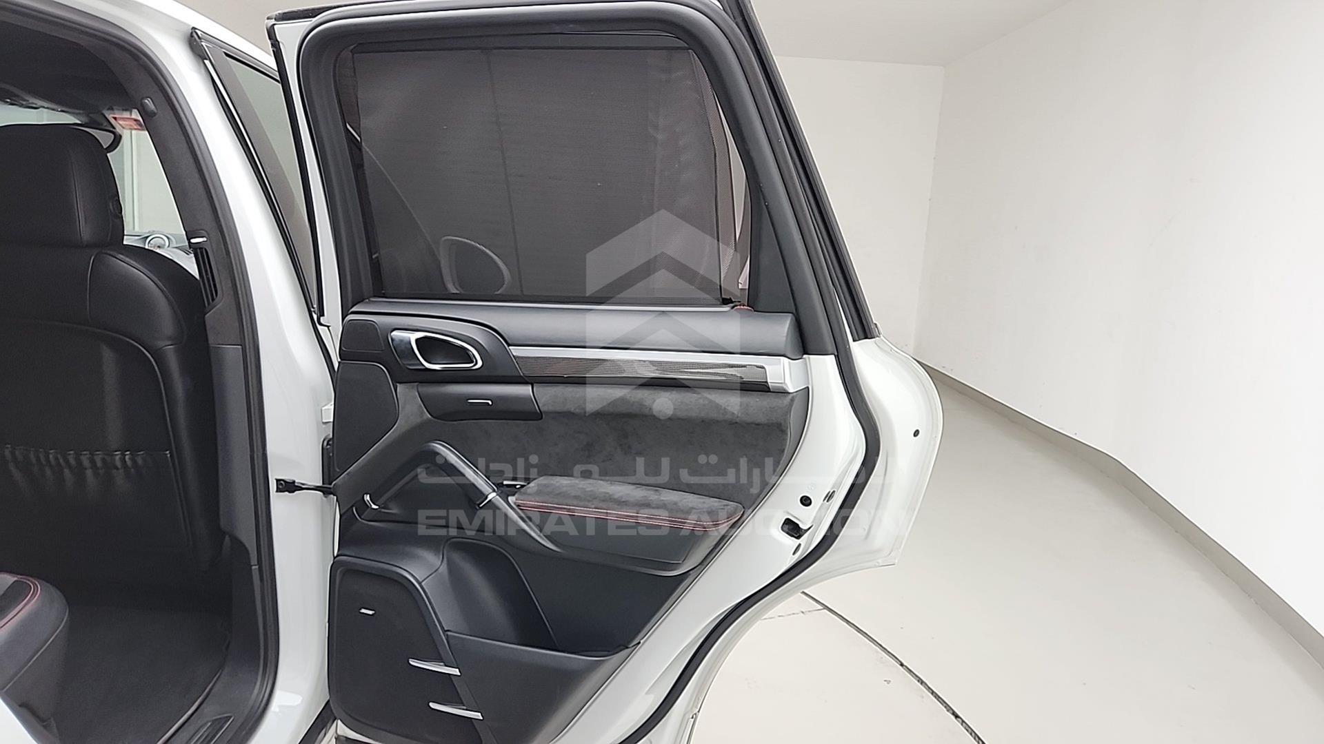 2014 PORSCHE CAYENNE GTS VIN: WP1ZZZ92ZELA73608