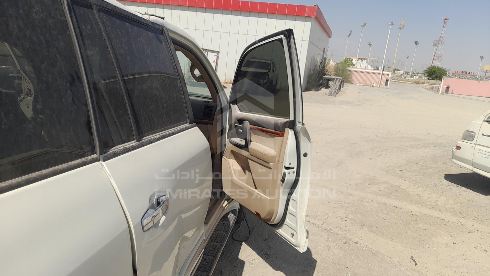 2015 TOYOTA LAND CRUISER VIN: JTMHU09J3F5102245