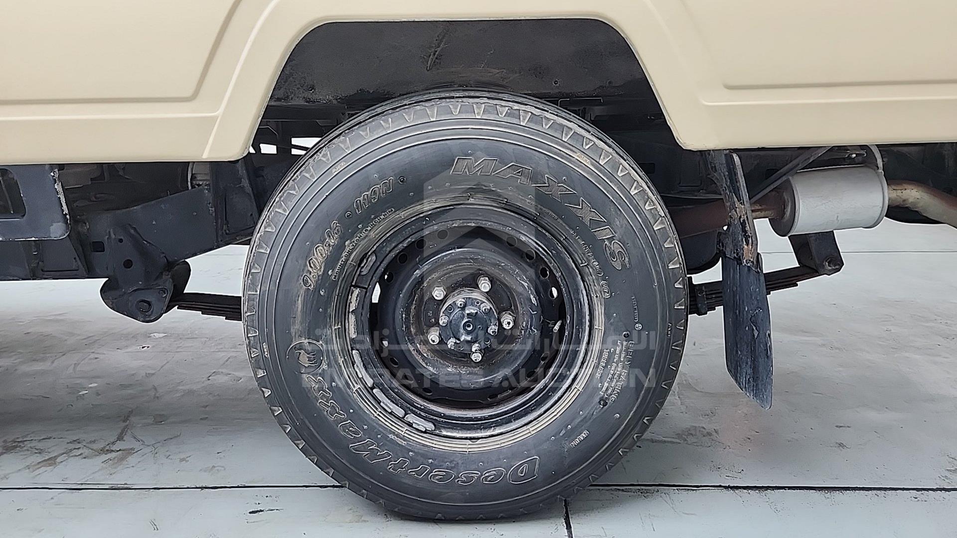 2000 TOYOTA LAND CRUISER VIN: JTFLJ71JXY8000683